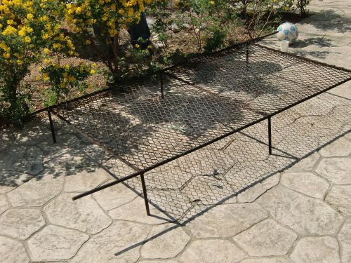 カルソット専用網があり、一軒家に住む家庭は、持っているのが常。