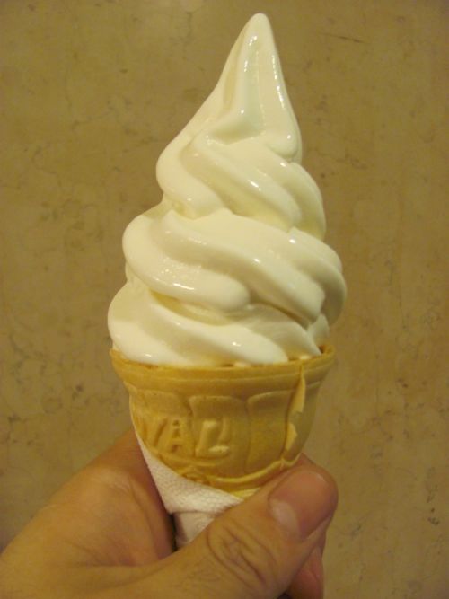 ミルクソフトクリーム、98元（約268元）