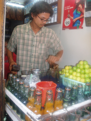 お兄さんが作ってくれます