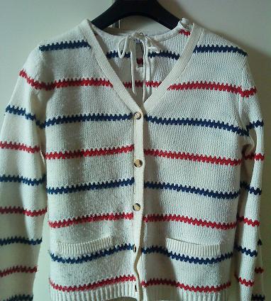 私もアンサンブルで揃えています。最初に見た時の印象は、洗練されたデザインのセーターと思いましたが、ピッピに由来することは存じませんでした