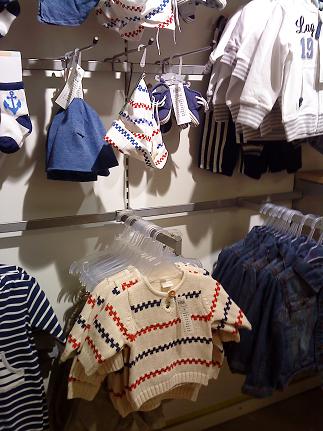 元々婦人セーターとして流行が始まりましたが、今は子供服にも広く展開、ピッピトローヤをそろいで着ている親子も見かけることがあります