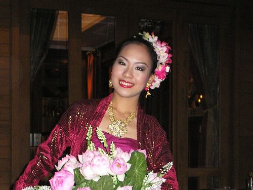 濃い化粧も良く似合うタイの踊り子