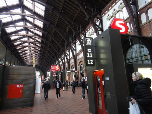 コペンハーゲン中央駅１２番線まであります