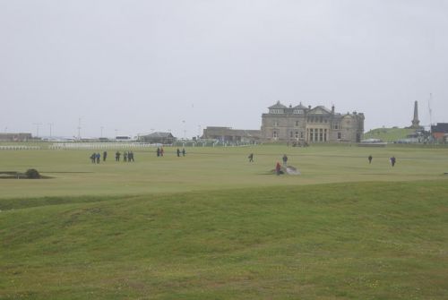 雨に煙るオールド・コース