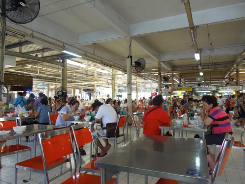 市場のご飯は美味しいですね