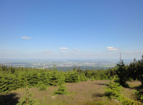 山の上からの眺望。天気も良く、すばらしい眺めです