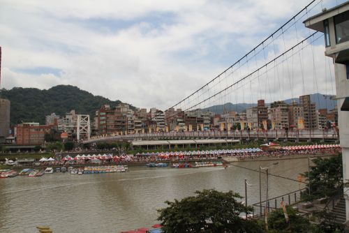 吊り橋を渡って、反対側から撮影