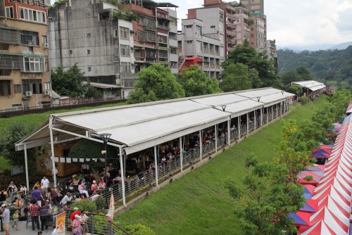 ドラゴンボート競技会と景色をゆっくり堪能したかったら、こちらへ