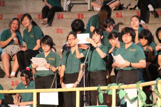 卒業式の進行を担当するのも、卒業生の4人