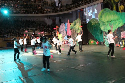 卒業式で行なわれたジャグリング