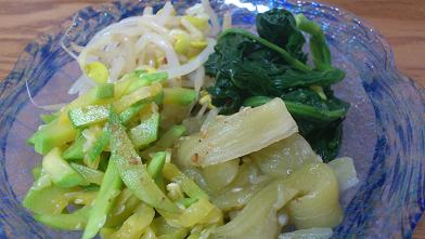 三色のナムルがあれば、素材に決まりは無いんだそうです