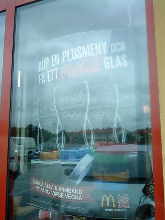 期間中、プラスミールを注文するとグラスをサービスと宣伝