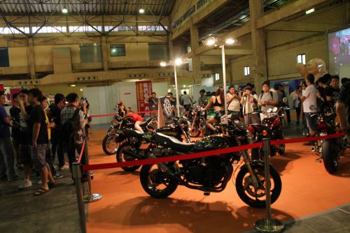 会場内に設置されたバイクのブース