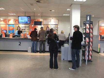 郵便局もガラガラ?