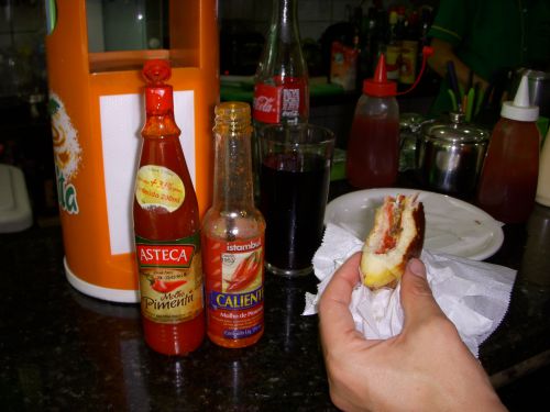 どんな飲食店でも唐辛子ソースは用意されている