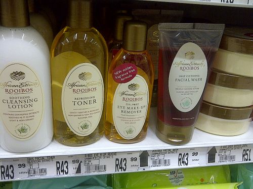ルイボスの成分を配合した化粧品。ボディクリーム、洗顔ジェル、アイクリームなど。ほのかにルイボスの香りがします