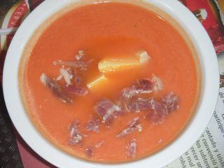 セビージャの空港内で食べたガスパチョ