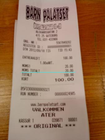 100krのレシート、MOMSが20krと書かれています。一般の消費者が目にとめることはあまりない部分ですが、営業する側としてはレシートに明記しなければならない重要事項です