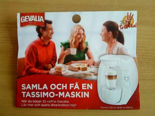 500gのコーヒー豆10パック分を買い、この専用紙にレシートを入れて送るともれなくカプセル式コーヒーマシーンがもらえるキャンペーン、見かけたのはスーパーのコーヒー売り場です。