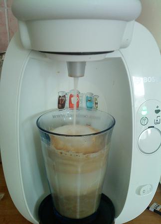 早速カプセルを買い、試してみました。常に新鮮なコーヒーの味がするので「さすがカプセル式！」一度試すと、もう作りおきのコーヒーは飲めなくなるかもしれませんね。