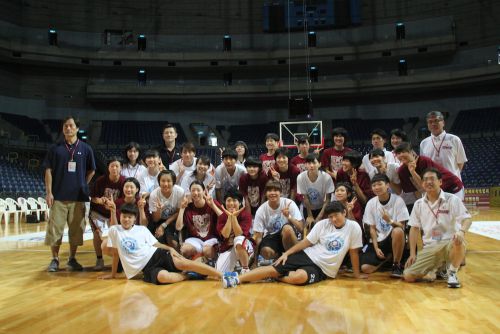 試合前の山形大学と台科大の記念撮影