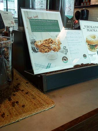 10月4日の数日前からカフェなどで宣伝される「カネールブッレの日」