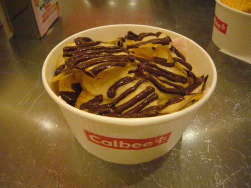 ロイズのチョコ味。あったかソースがかかってます。