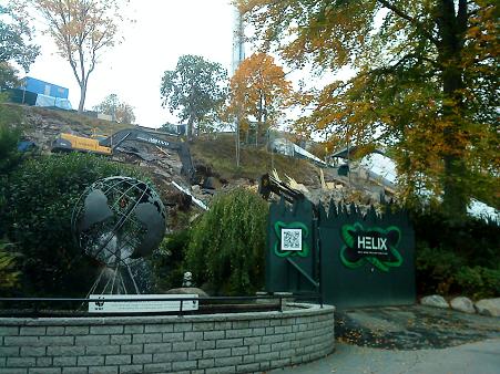 現在は入口を建設中だそうです。今年夏季の最終営業日10月6日に撮影