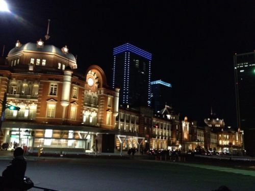 ライトアップされた東京駅