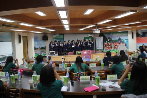 後半は歌の披露