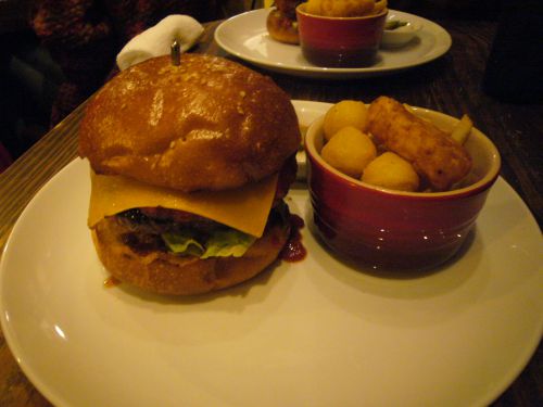 ３種のポテトがココット皿に詰められています。