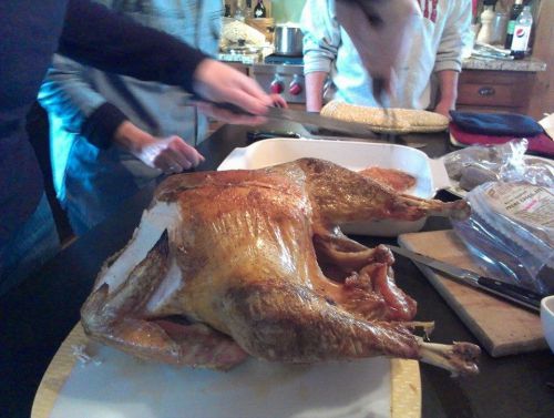 メインのターキー(七面鳥)です！これにも焼き上がりにたっぷりバターが塗られていました。。