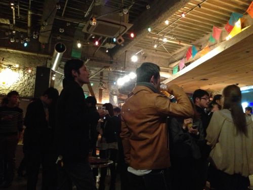 20時を過ぎる頃には続々と人が集まってきました