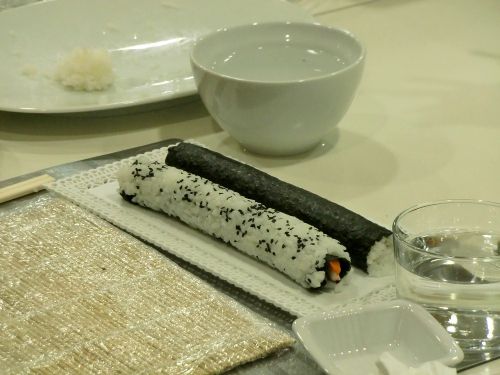 出来上がり! 終了時に各受講生が自分自身によって作った巻を食べる