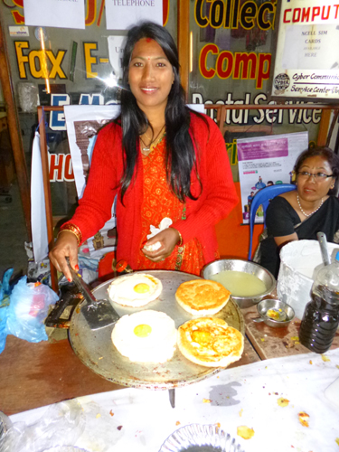 ネワール料理のバラ（豆ペーストのパンケーキ風）