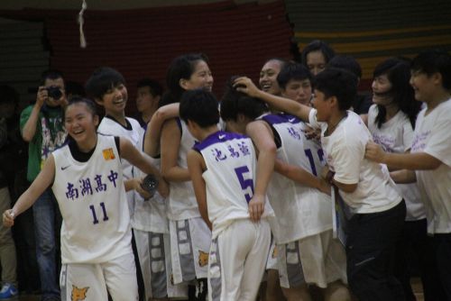 HBLの予選を突破し歓喜の笑顔