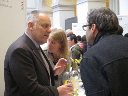 質問する人も答える人も真剣です