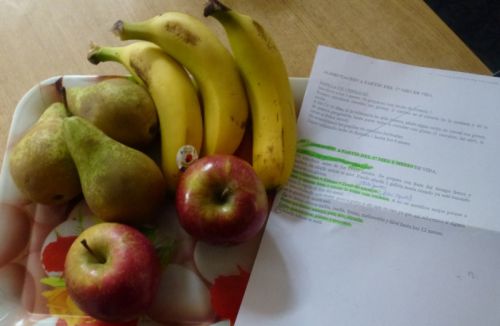 洋ナシ、バナナ、リンゴにオレンジジュースを絞ったものが離乳食スタートの品目として指導されました。