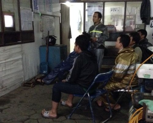 帰宅を諦め、サッカー観戦