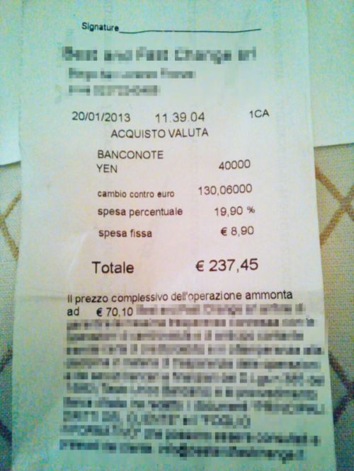 街のあちこちにある両替所、便利な分痛いめにあうことも