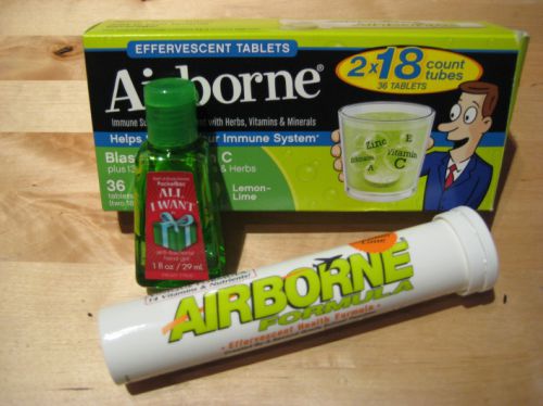 風邪予防の必需品。手洗い場がないときの強い味方、ハンド・サニタイザーにはぶら下げ式もあり、ランドセル代わりの子供のリュックサックやかばんに引っ掛けられて便利です