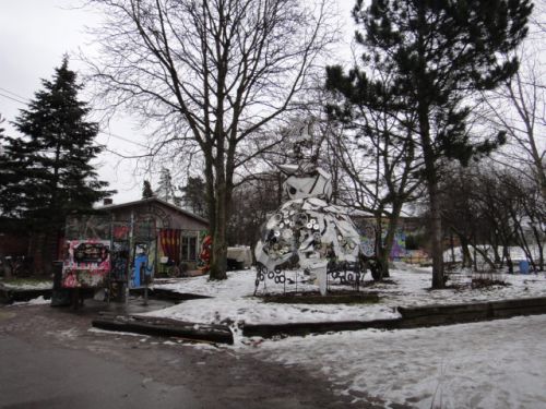 オブジェがお出迎え