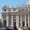 世界から集まる信者達を前に、ローマ教皇最後の一般謁見