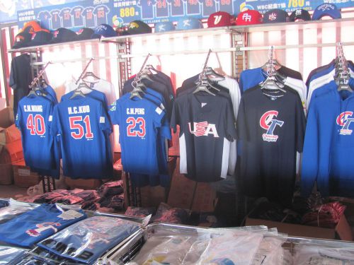 WBCグッズを販売する売店より