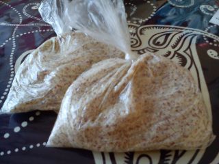 袋を開けると懐かしい「南部せんべい」のような香りがするんです。