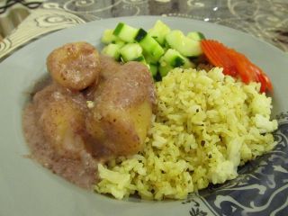 とある日の我が家の夕食。左手前に盛られているがカトゴ。