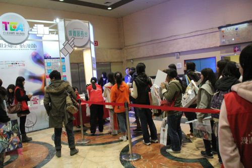 18:00の会場閉館後のサイン会