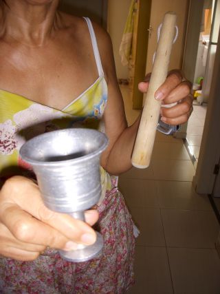 ニンニクをつぶすために使われてきたピロン