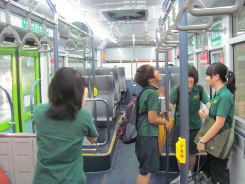 バスでの撮影は難航を極めました