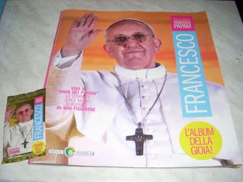 フランチェスコ新教皇のシールアルバムとお楽しみシール袋